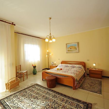 B&B Su Fassoi Santa Giusta Phòng bức ảnh