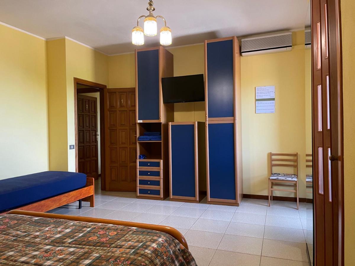 B&B Su Fassoi Santa Giusta Ngoại thất bức ảnh